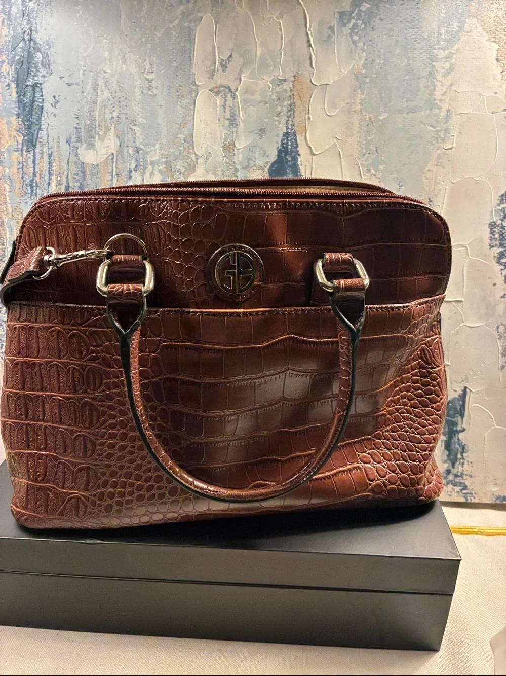 NWOT GianiBernini Elegant Brown Croc-Embossed Leather Satchel - Designer Style